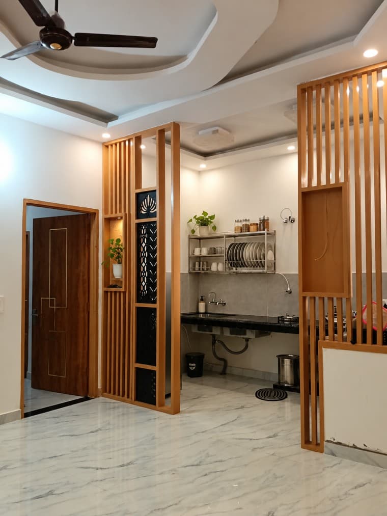 Kitchen with wooden partition